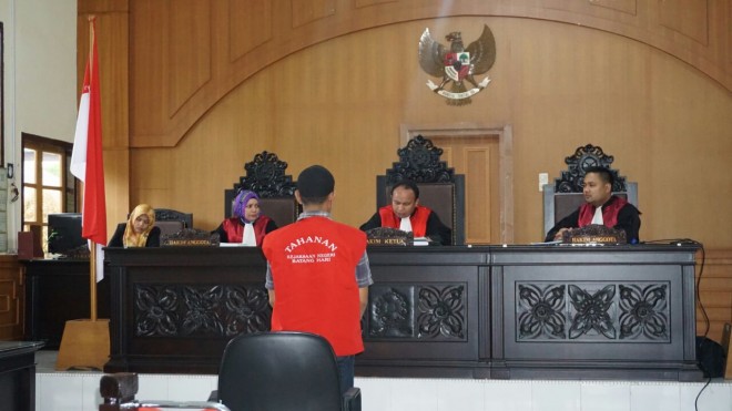 Abdul Gani saat sidang putusan di PN Muarabulian, Selasa lalu.